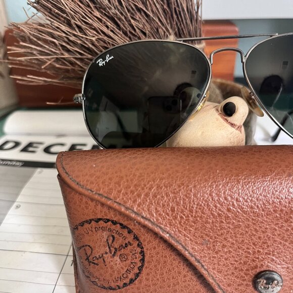 Ray-Ban Classic Aviator Sunglasses - Picture 4 of 7